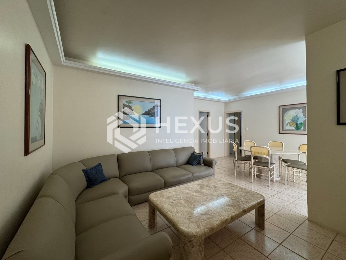 Foto 4 de Apartamento com varanda na quadra mar da Praia das Pitangueiras, Guaruja