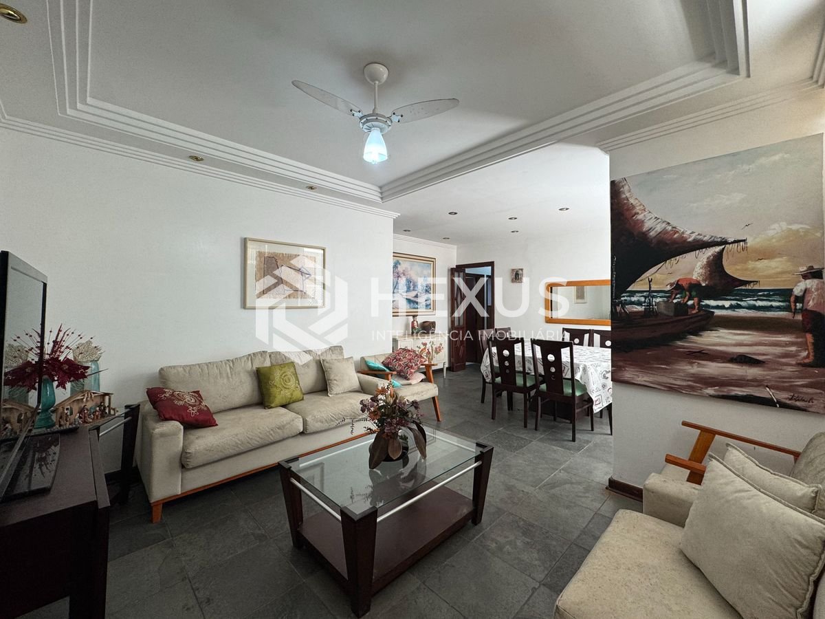 Foto 4 de Apartamento com varanda na quadra mar da Praia das Pitangueiras, Guaruja