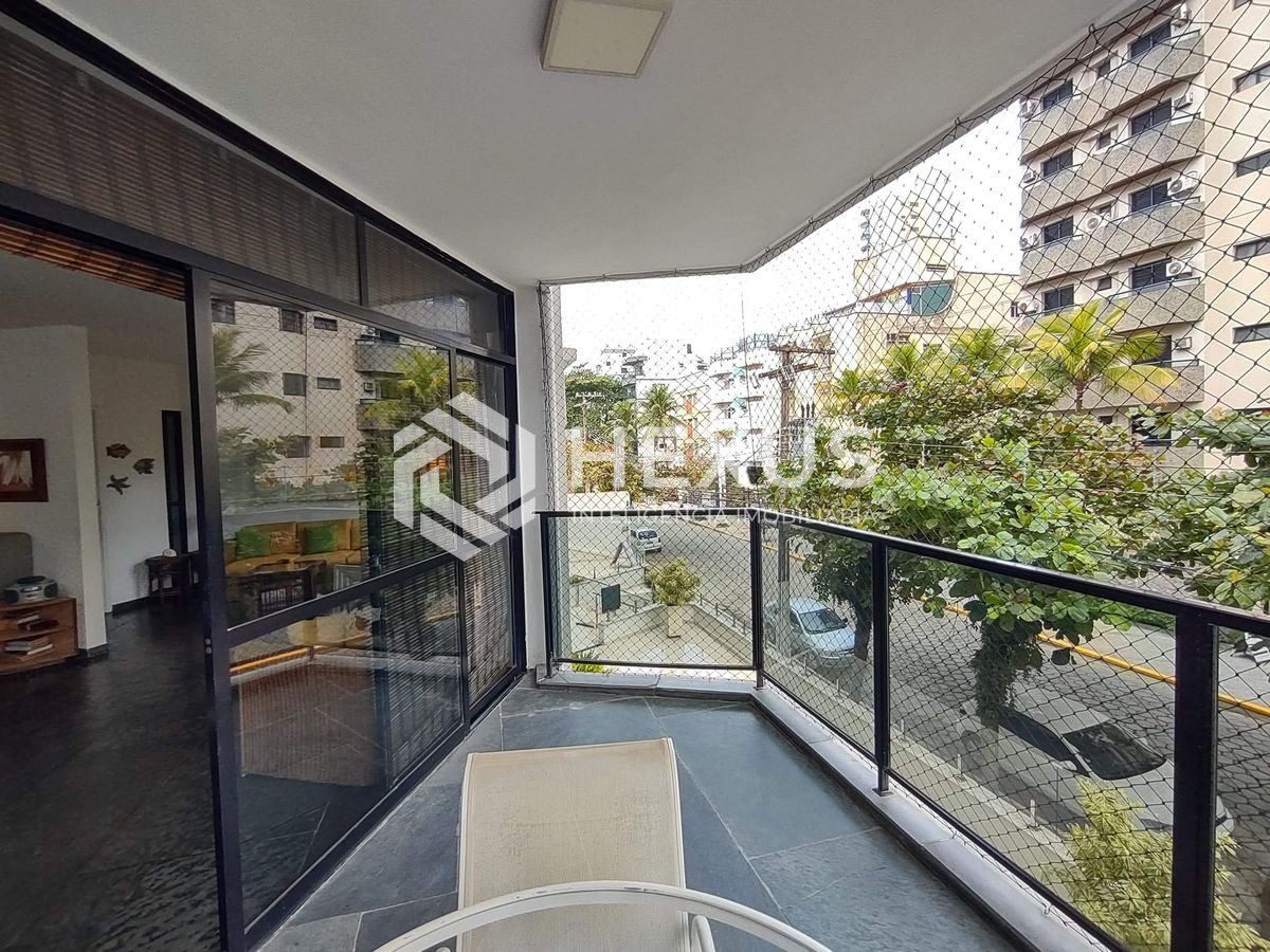 Foto 2 de Apartamento com varanda e lazer na região da Brunella da Praia da Enseada, Guarujá