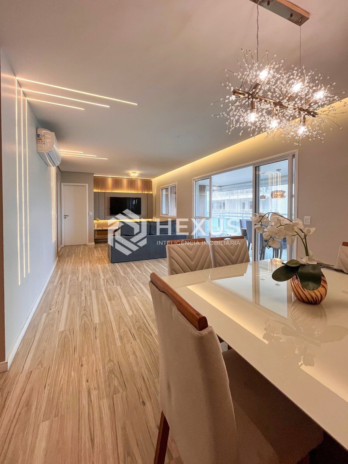 Foto 2 de Apartamento reformado com varanda gourmet e lazer em prédio novo a uma quadra da Praia das Asturias, Guaruja