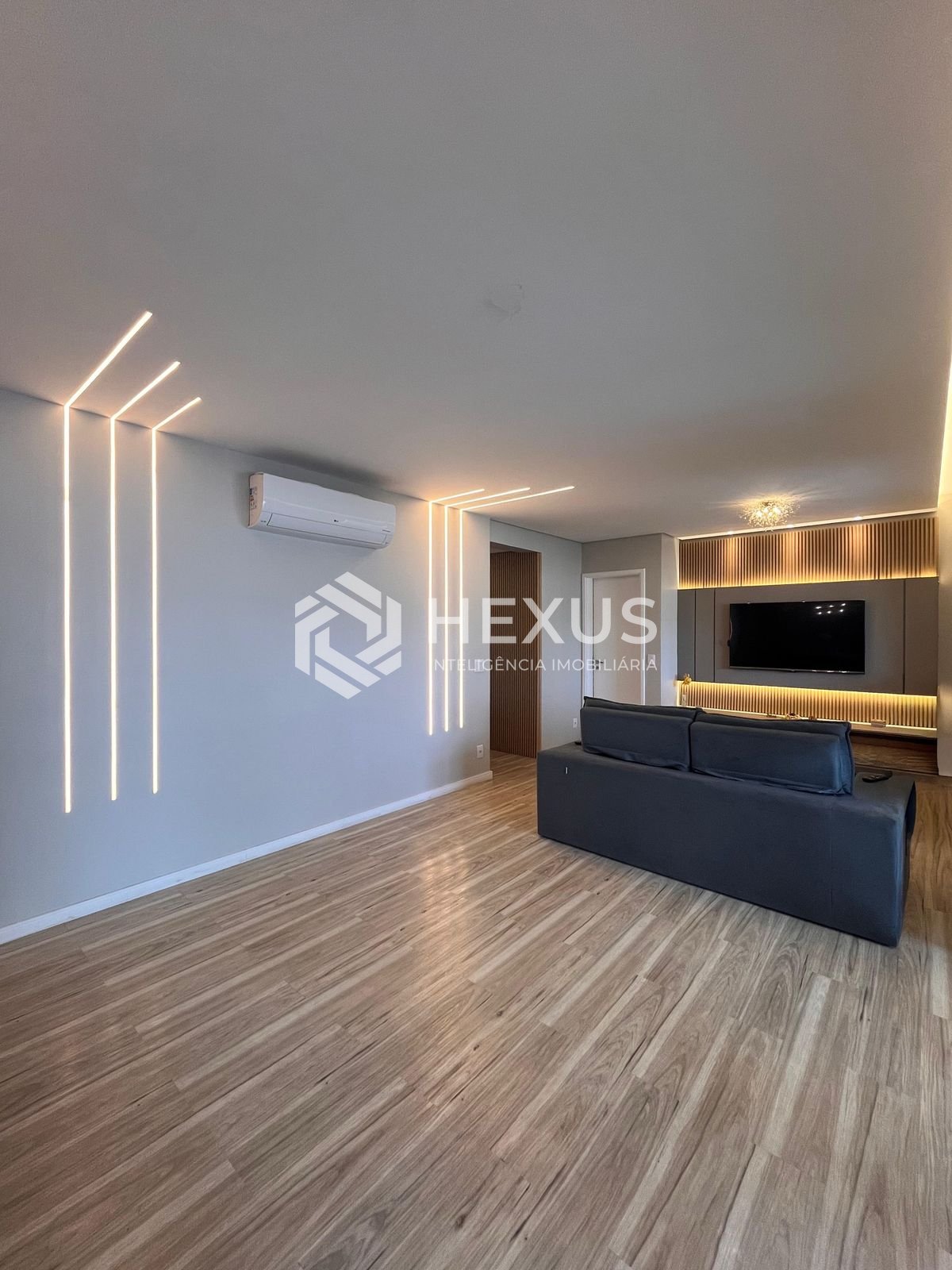 Foto 3 de Apartamento reformado com varanda gourmet e lazer em prédio novo a uma quadra da Praia das Asturias, Guaruja