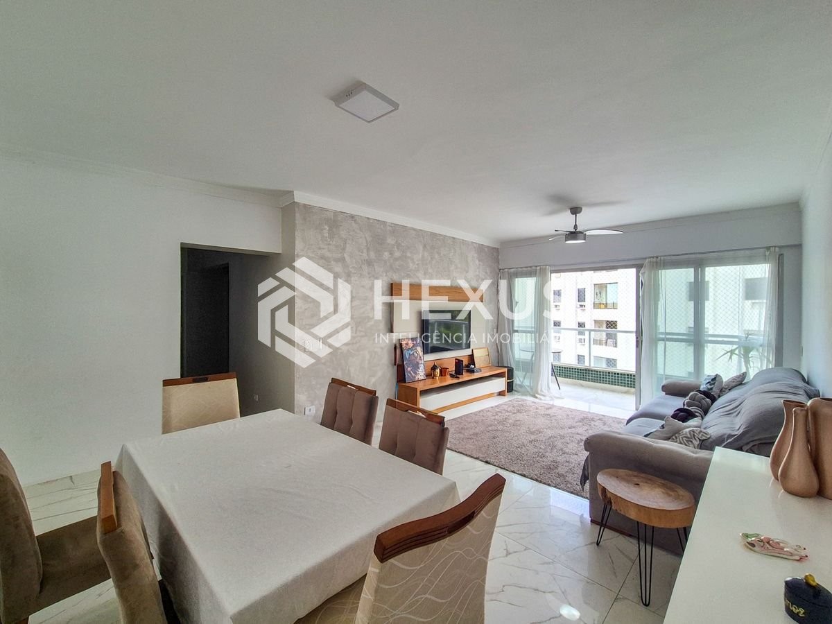 Foto 5 de Apartamento reformado com varanda e vista mar na quadra mar da Praia das Pitangueiras, Guaruja
