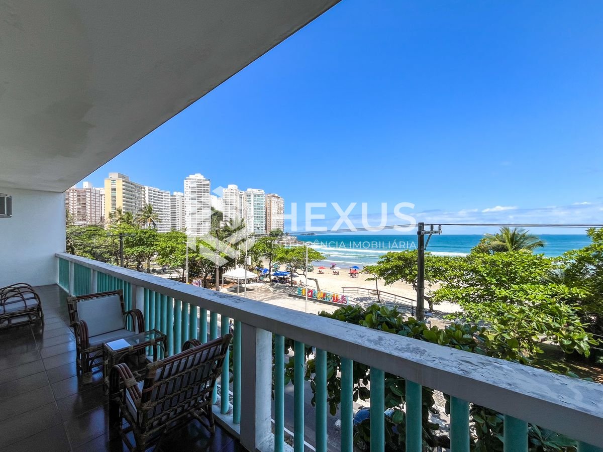 Foto 3 de Apartamento frente mar com varanda e vista mar na Praia das Pitangueiras, Guaruja