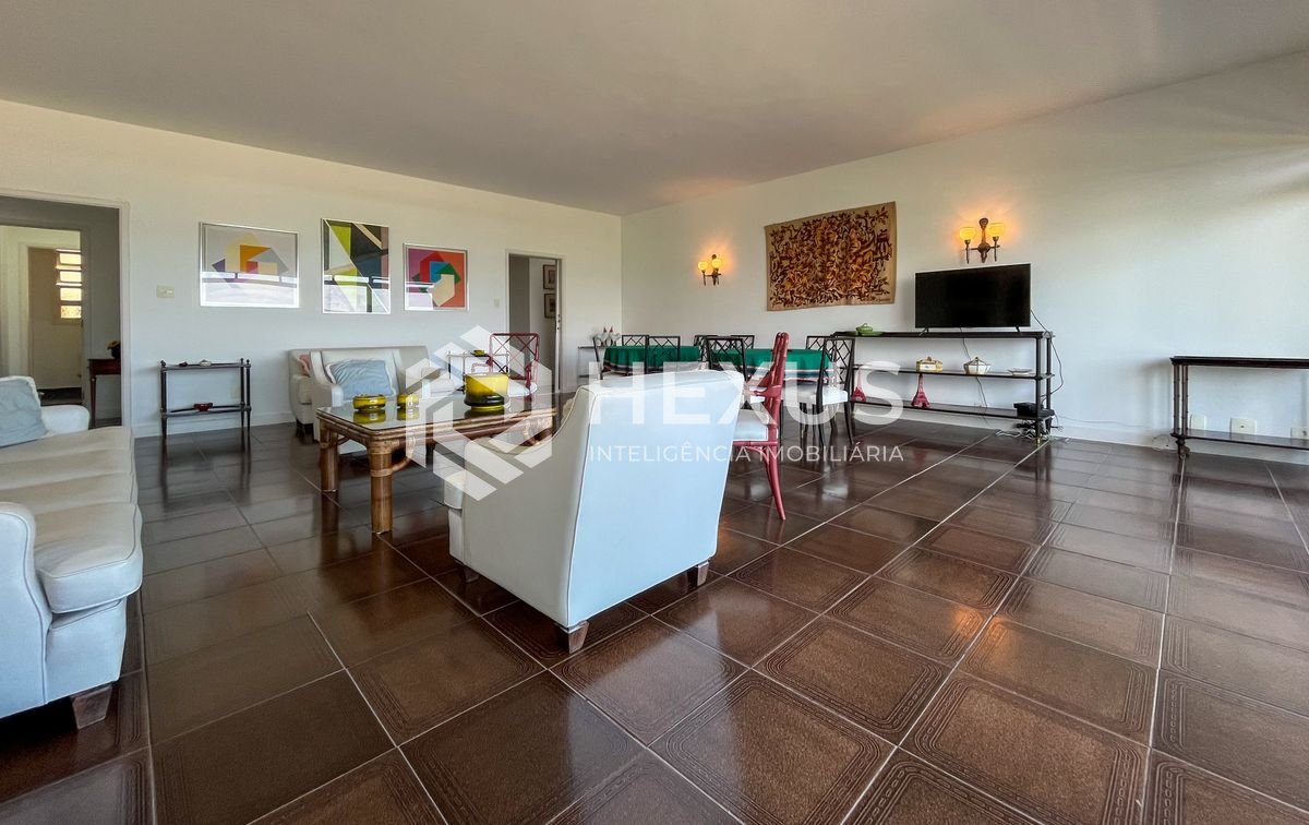 Foto 5 de Apartamento frente mar com varanda e vista mar na Praia das Pitangueiras, Guaruja