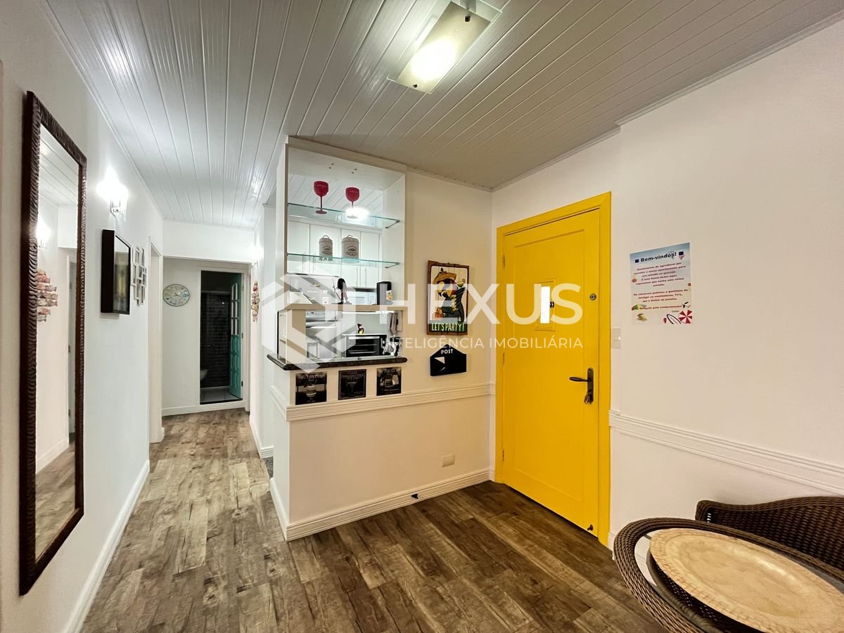 Foto 4 de Apartamento na quadra mar da Praia das Pitangueiras, Guaruja
