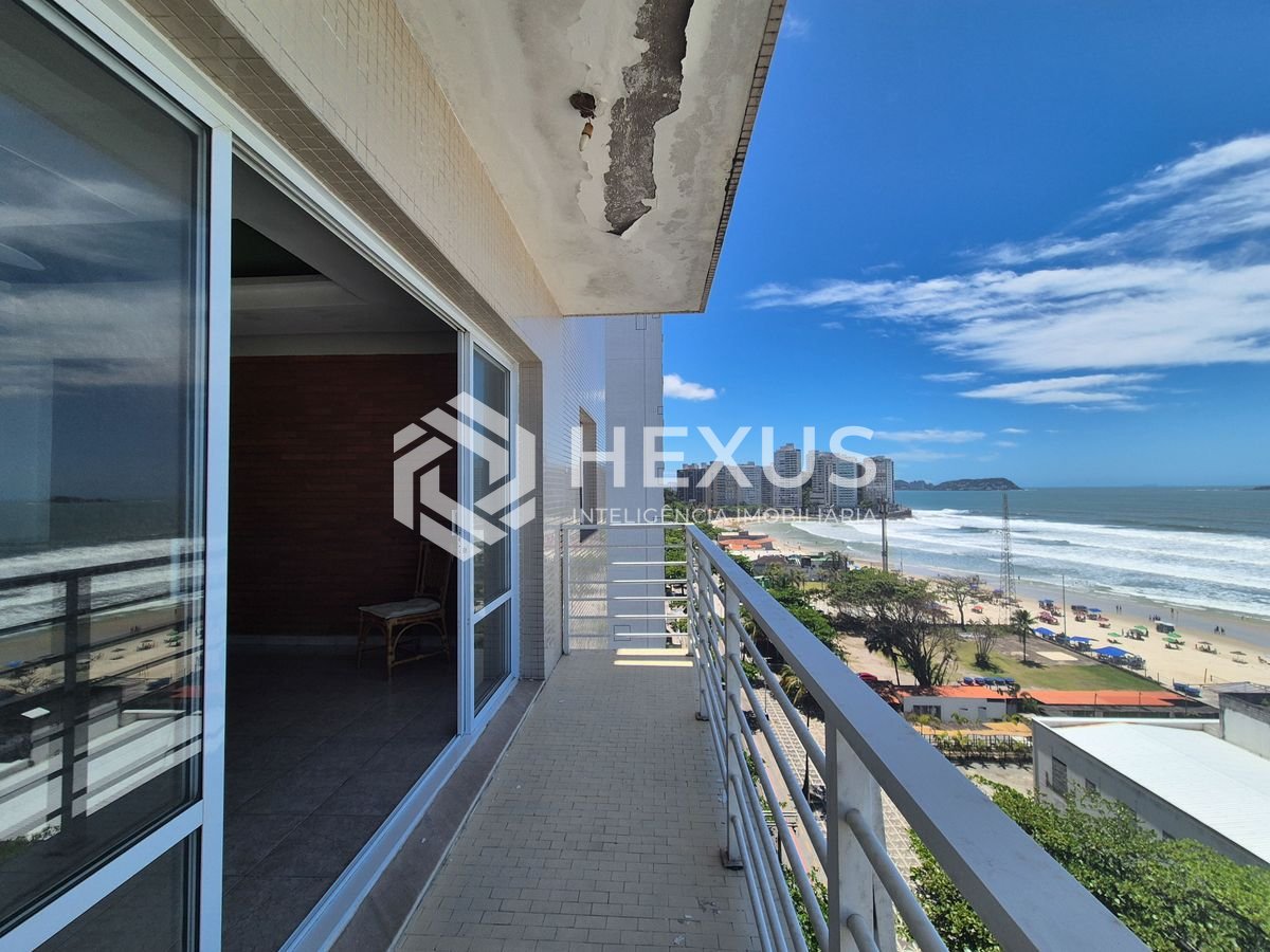 Foto 3 de Apartamento frente mar reformado com varanda e lazer na Praia das Pitangueiras, Guaruja