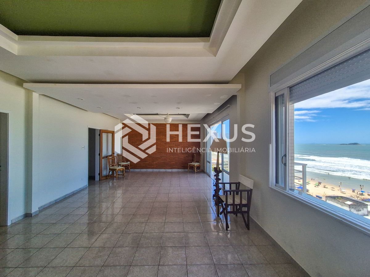 Foto 5 de Apartamento frente mar reformado com varanda e lazer na Praia das Pitangueiras, Guaruja