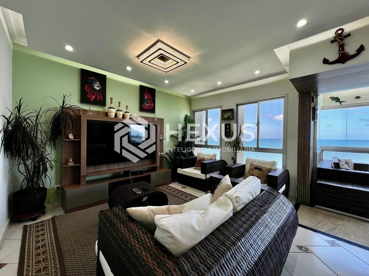 Foto 3 de Apartamento reformado frente mar com varanda gourmet na Praia das Pitangueiras, Guaruja