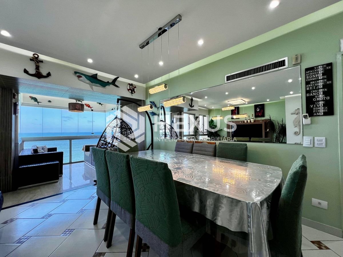 Foto 4 de Apartamento reformado frente mar com varanda gourmet na Praia das Pitangueiras, Guaruja
