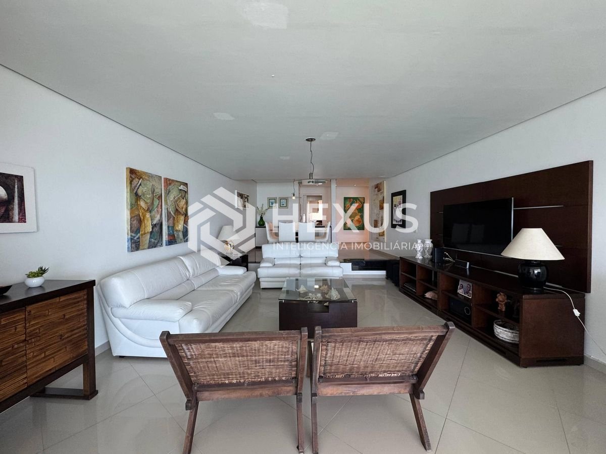Foto 3 de Apartamento reformado frente mar com varanda gourmet e lazer completo na Praia das Pitangueiras, Guaruja