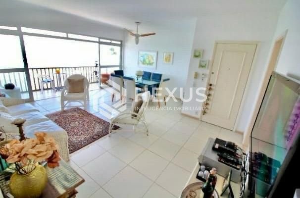 Foto 2 de Apartamento frente mar reformado com varanda vista mar na Praia das Pitangueiras, Guaruja