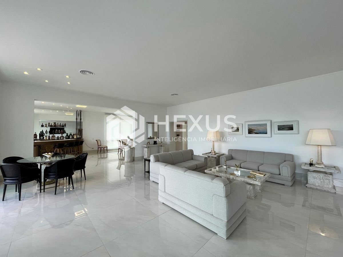 Foto 3 de Apartamento frente mar com varanda na Praia das Pitangueiras, Guaruja