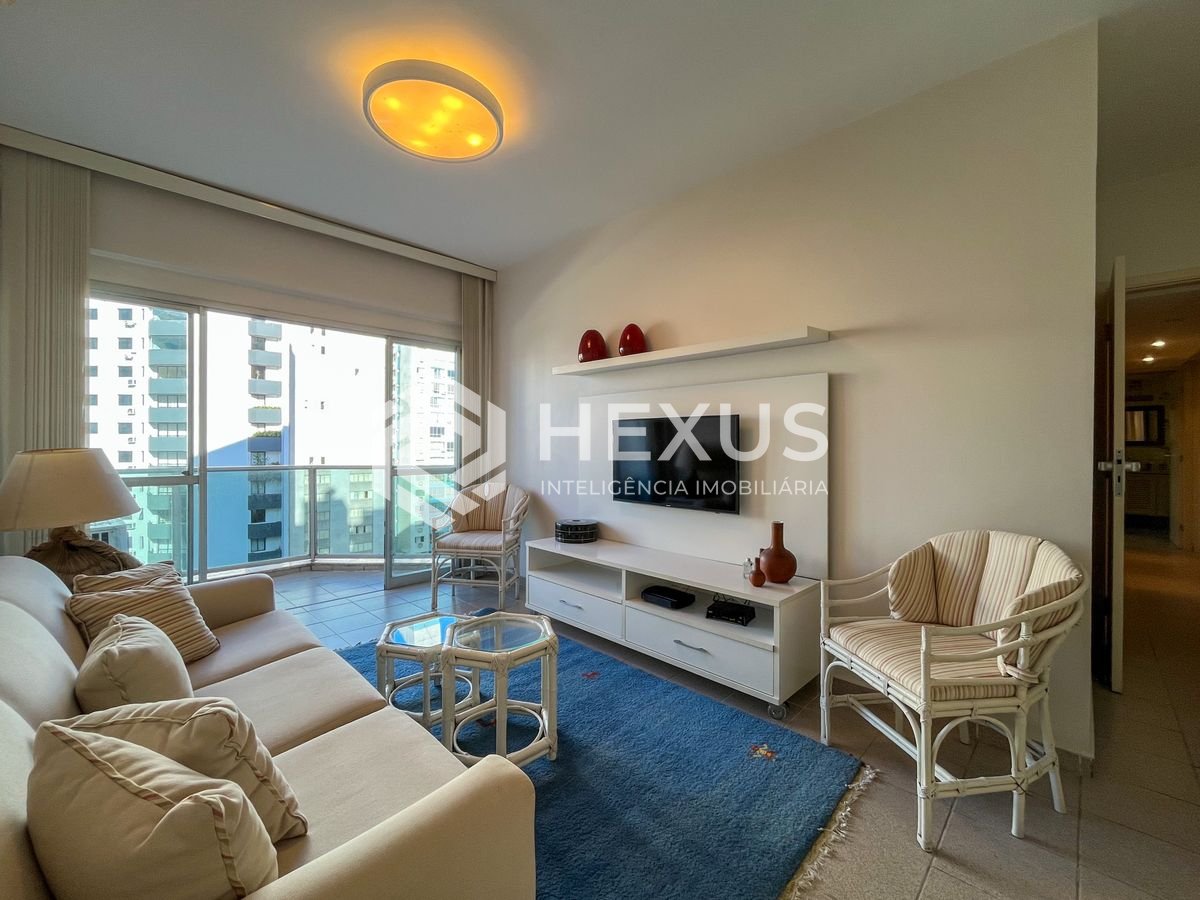 Foto 2 de Apartamento com varanda vista mar e lazer na Praia das Pitangueiras, Guaruja