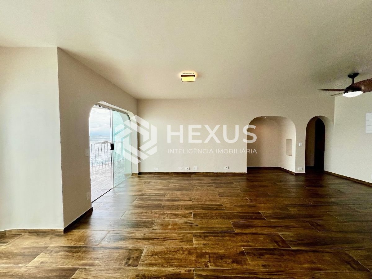 Foto 5 de Apartamento frente mar reformado com varanda na Praia das Pitangueiras, Guaruja