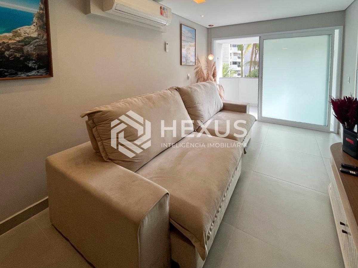 Foto 5 de Apartamento reformado com varanda na quadra mar da Praia das Pitangueiras, Guaruja