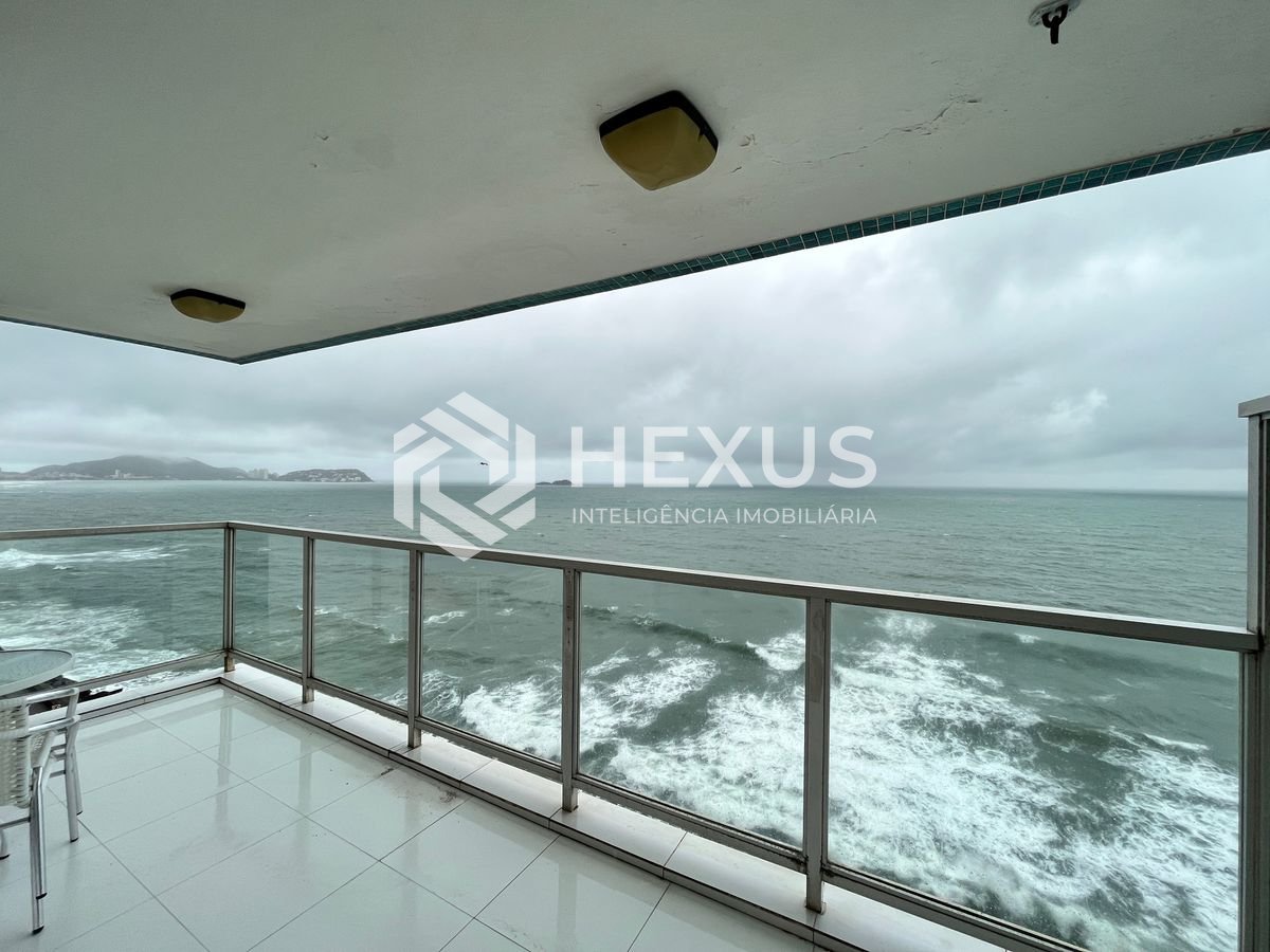 Foto 2 de Apartamento reformado frente mar com varanda vista mar na Praia das Pitangueiras, Guaruja