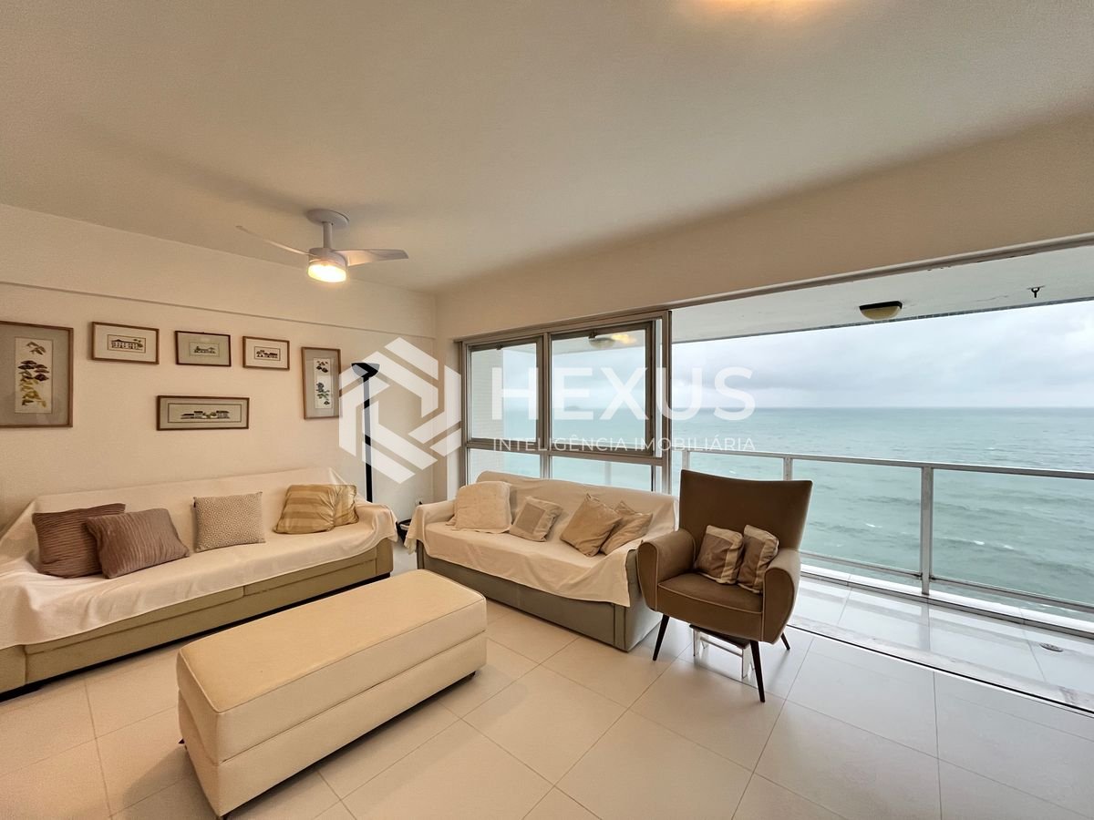 Foto 3 de Apartamento reformado frente mar com varanda vista mar na Praia das Pitangueiras, Guaruja