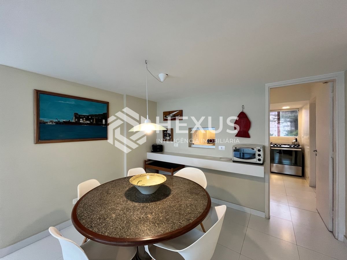 Foto 5 de Apartamento reformado frente mar com varanda vista mar na Praia das Pitangueiras, Guaruja