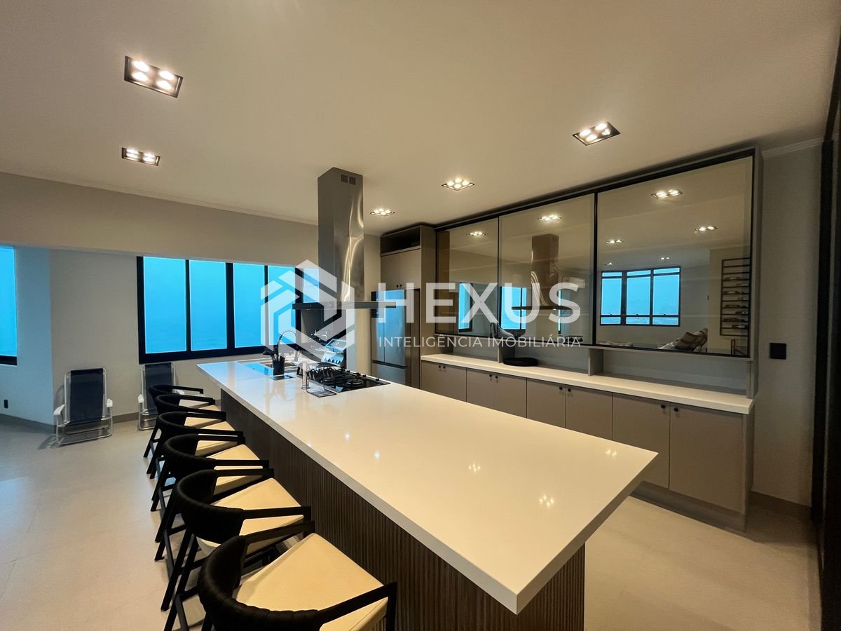 Foto 5 de Apartamento reformado frente mar com varanda gourmet e lazer completo na Praia das Pitangueiras, Guaruja