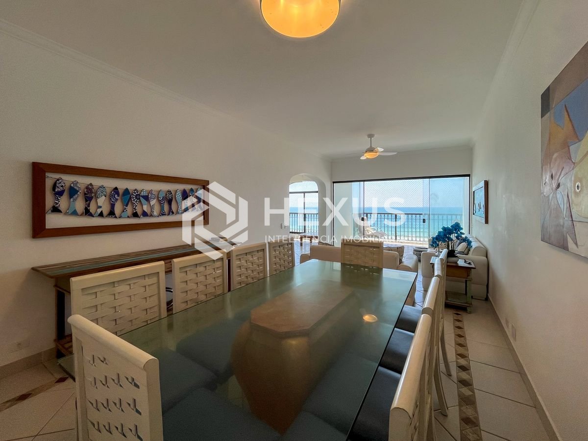 Foto 5 de Apartamento frente mar com varanda na Praia das Pitangueiras, Guaruja