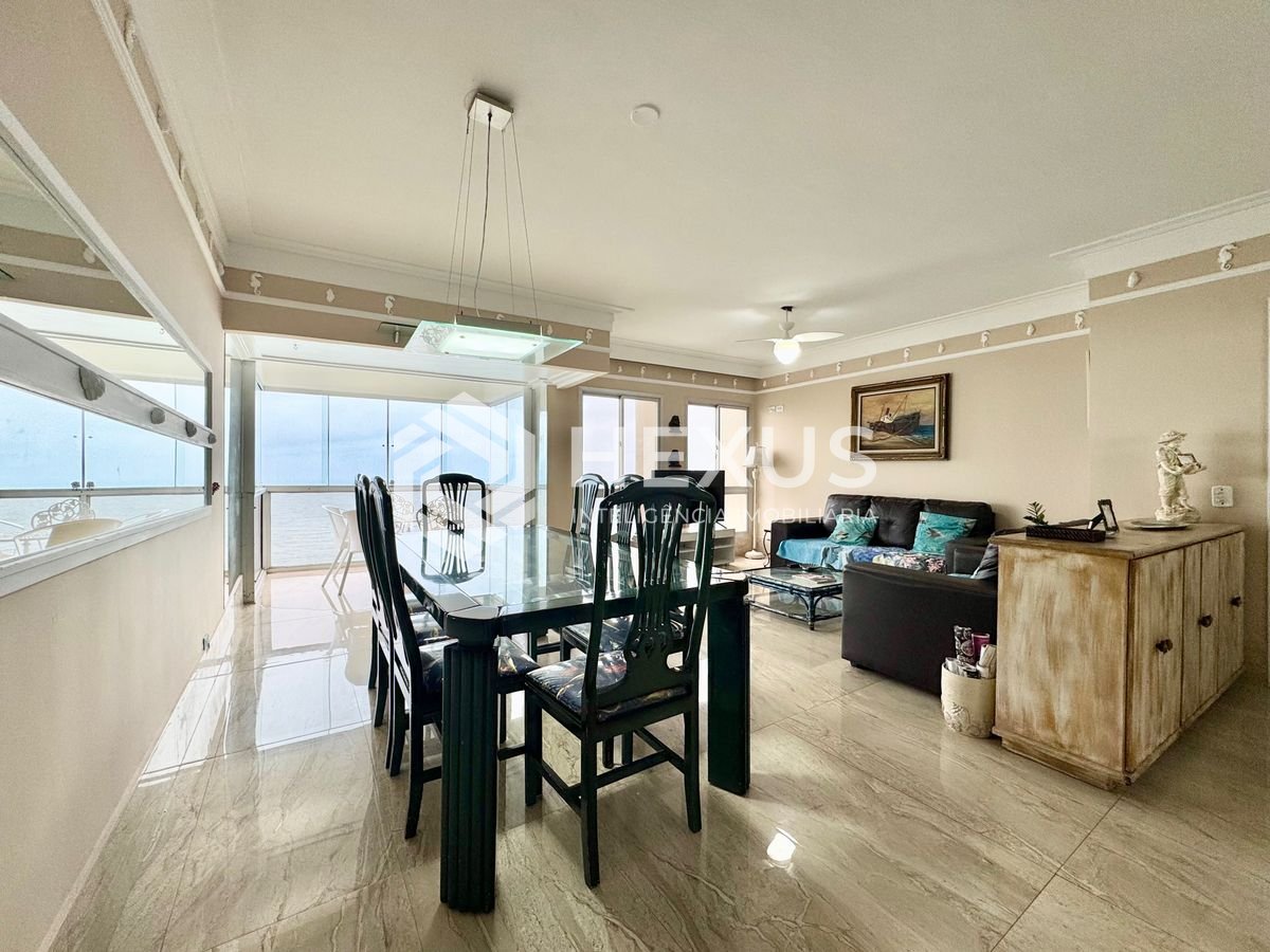 Foto 4 de Apartamento reformado frente mar com varanda vista mar no Morro do Maluf nas Pitangueiras, Guarujá
