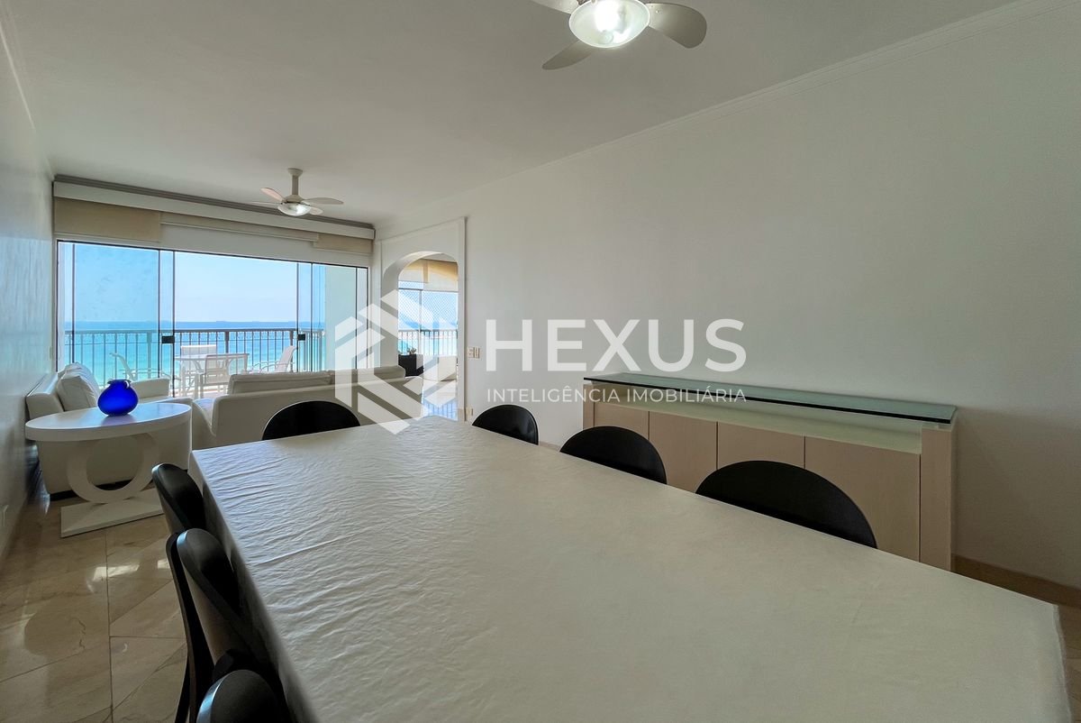 Foto 4 de Apartamento frente mar com varanda na Praia das Pitangueiras, Guaruja