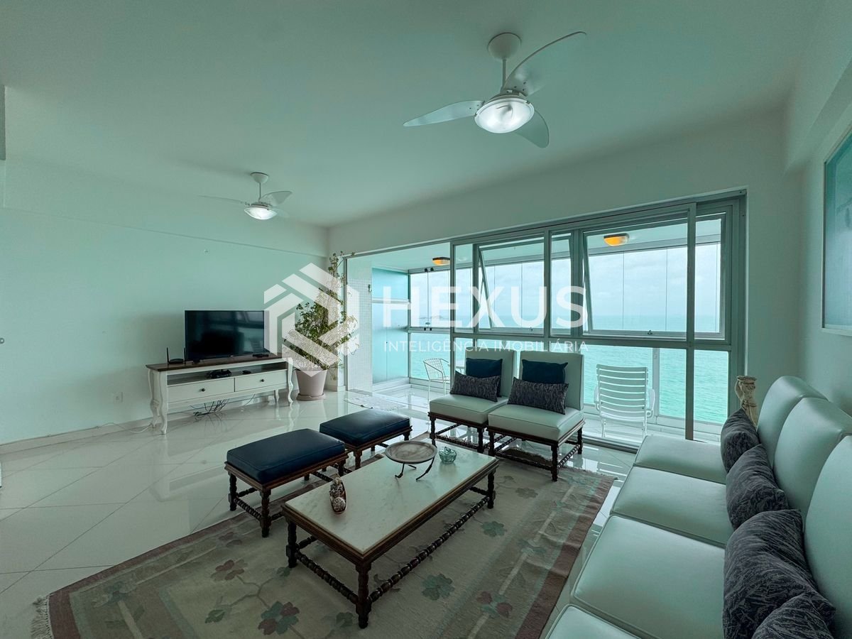 Foto 4 de Apartamento frente mar com varanda e vista mar na Praia das Pitangueiras, Guaruja