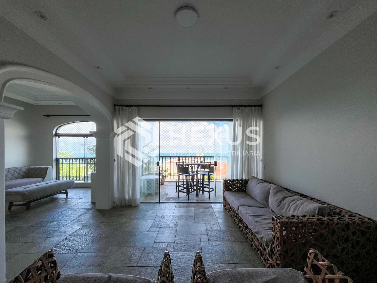 Foto 2 de Apartamento frente mar com varanda na Praia das Pitangueiras, Guaruja