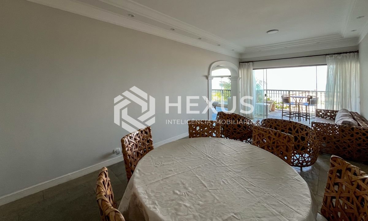 Foto 5 de Apartamento frente mar com varanda na Praia das Pitangueiras, Guaruja