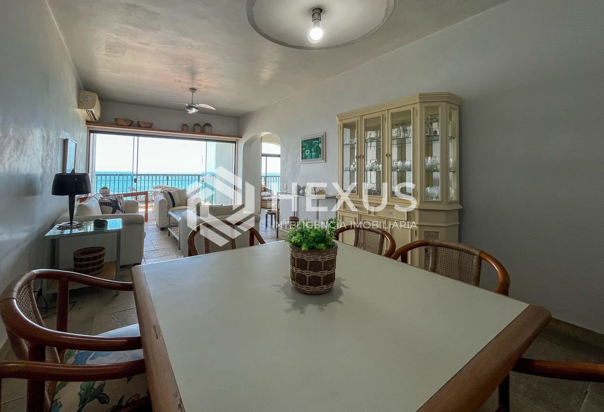 Foto 5 de Apartamento frente mar com varanda na Praia das Pitangueiras, Guaruja