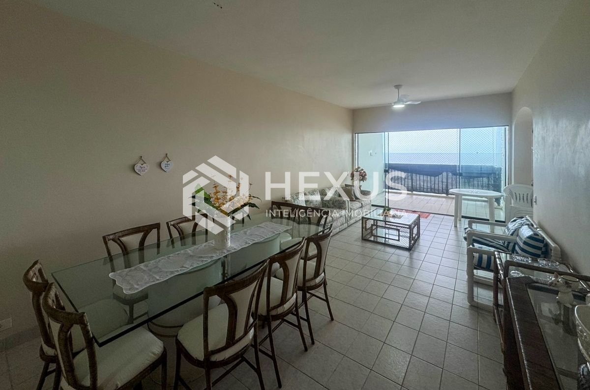 Foto 4 de Apartamento frente mar com varanda na Praia das Pitangueiras, Guaruja