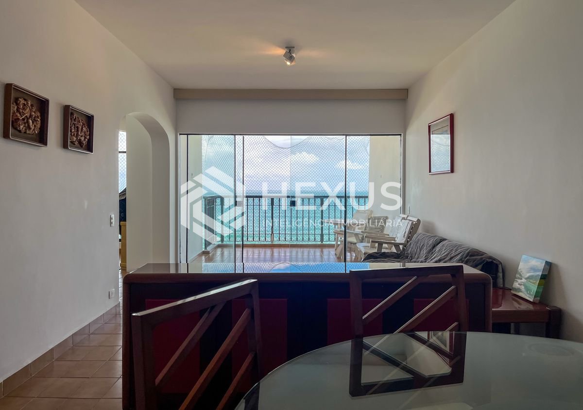 Foto 4 de Apartamento frente mar com varanda na Praia das Pitangueiras, Guaruja