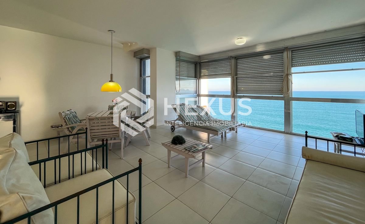 Foto 5 de Apartamento frente mar com vista oceânica na Praia das Pitangueiras, Guaruja