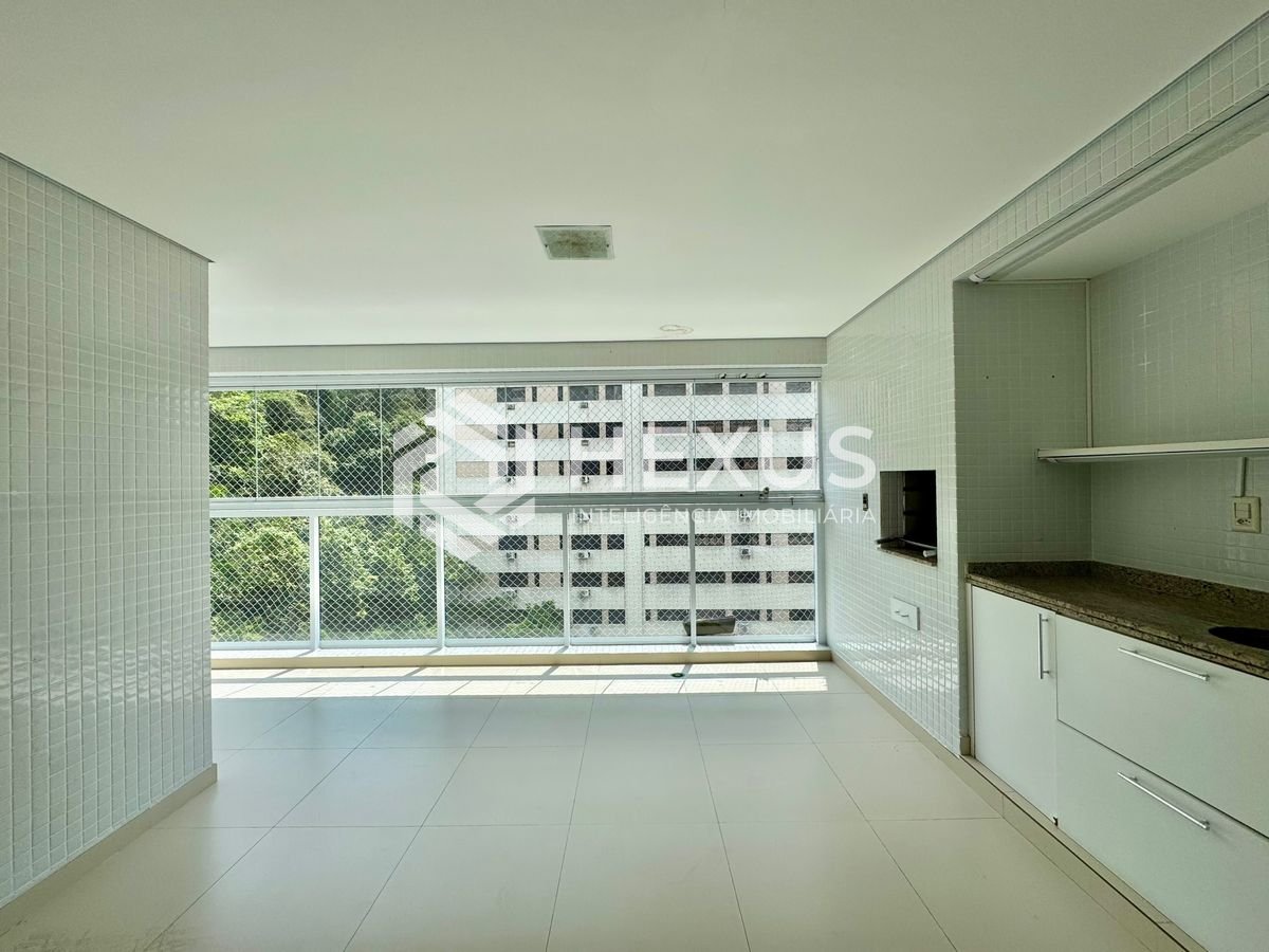 Foto 2 de Apartamento com varanda gourmet e lazer completo na Praia das Pitangueiras, Guaruja