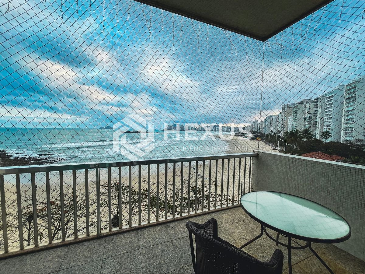 Foto 5 de Apartamento frente mar com varanda e vista mar na Praia das Pitangueiras, Guaruja