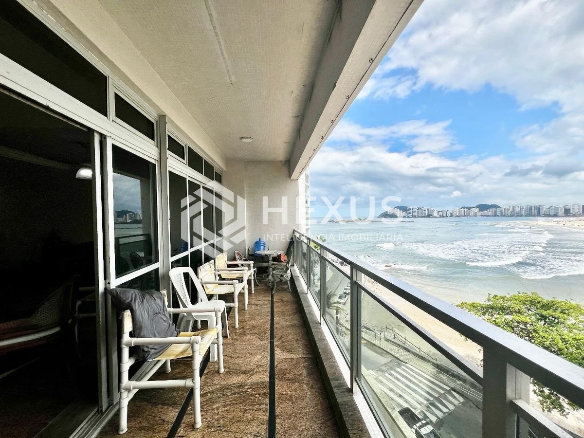 Foto 2 de Apartamento frente mar com varanda e vista mar na Praia das Pitangueiras, Guaruja