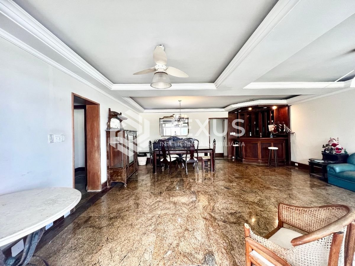 Foto 4 de Apartamento frente mar com varanda e vista mar na Praia das Pitangueiras, Guaruja