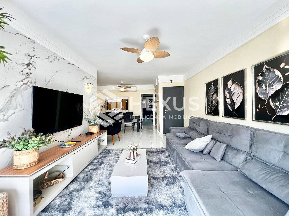 Foto 5 de Apartamento reformado com varanda e lazer na quadra mar da Praia das Pitangueiras, Guaruja