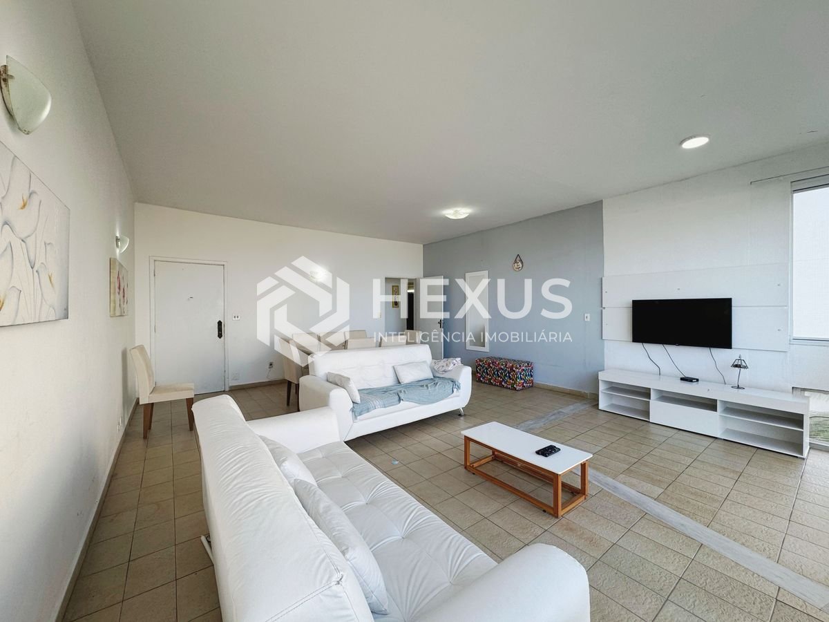 Foto 5 de Apartamento frente mar com varanda e vista mar na Praia das Pitangueiras, Guaruja