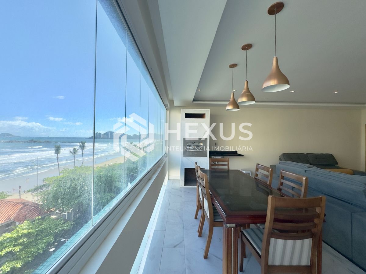 Foto 2 de Apartamento frente mar reformado com varanda gourmet na Praia das Pitangueiras, Guaruja