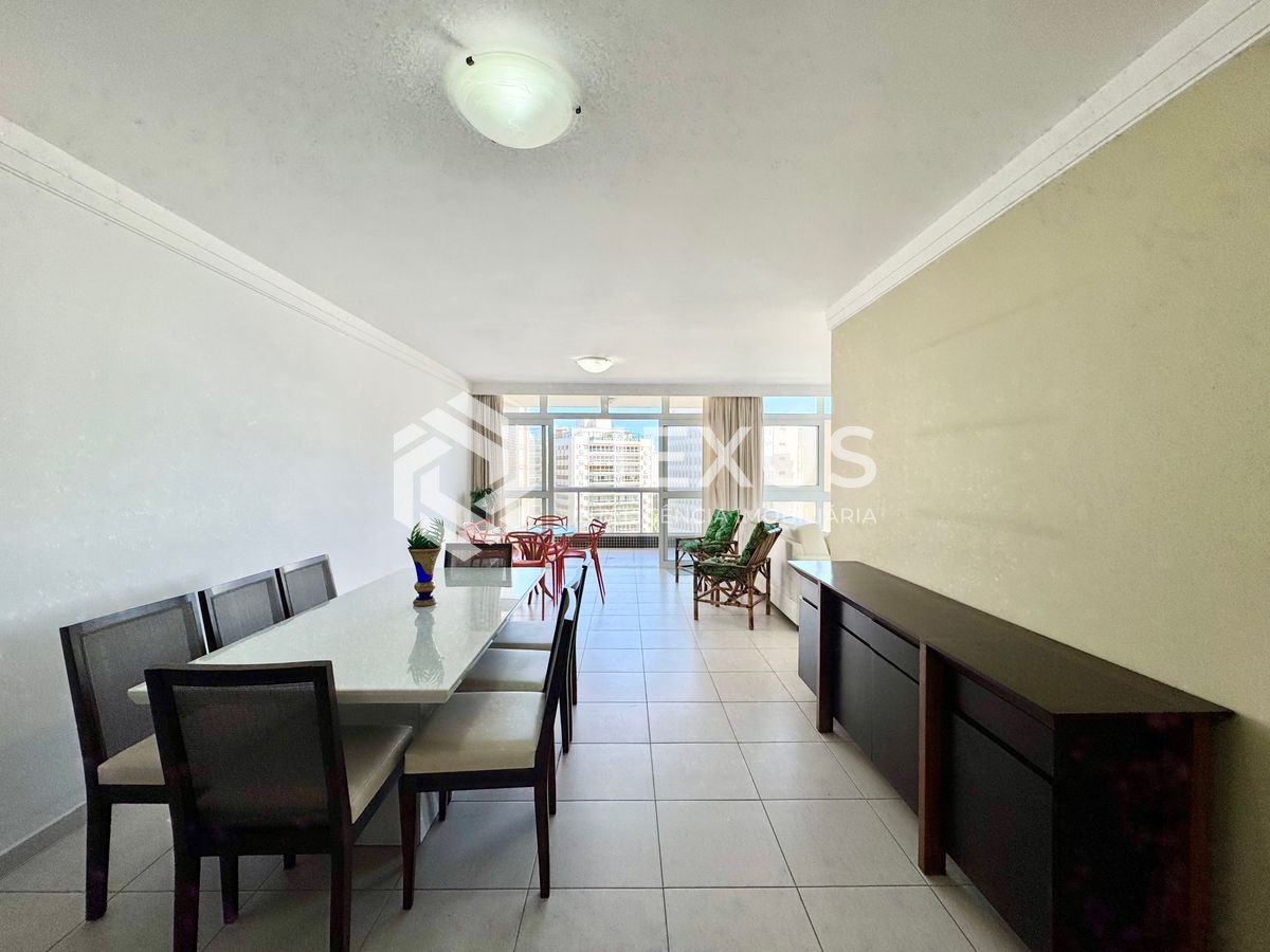Foto 3 de Apartamento frente mar reformado com varanda e lazer na Praia das Pitangueiras, Guaruja