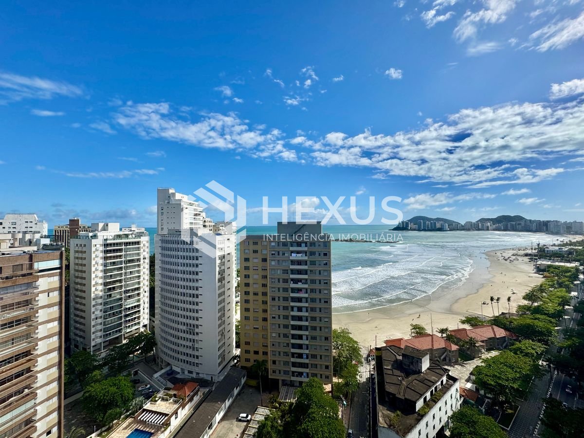Foto 2 de Apartamento beira mar reformado com varanda e lazer na Praia das Pitangueiras, Guaruja