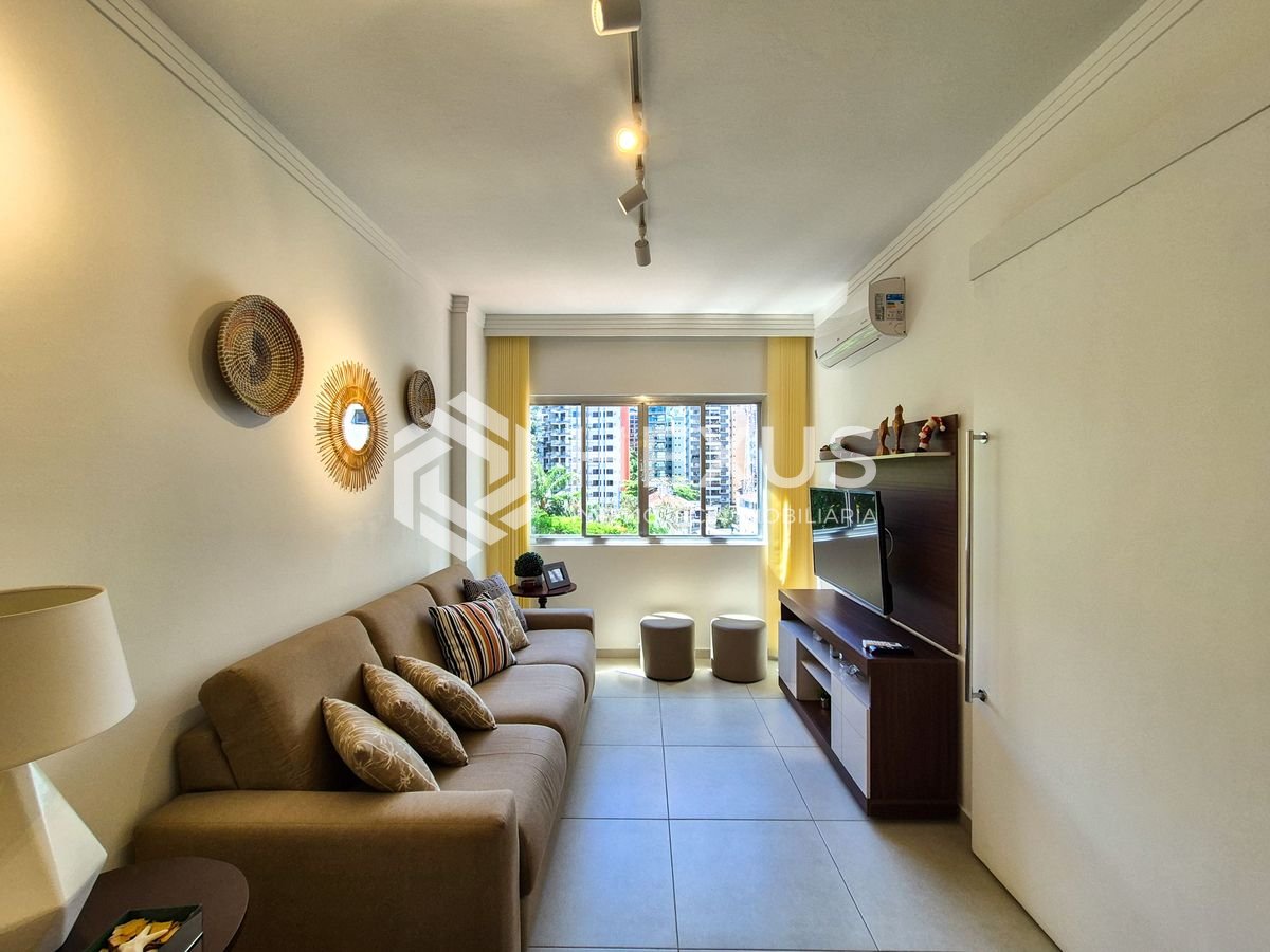 Foto 2 de Apartamento reformado com vista livre a uma quadra da Praia das Pitangueiras, Guaruja