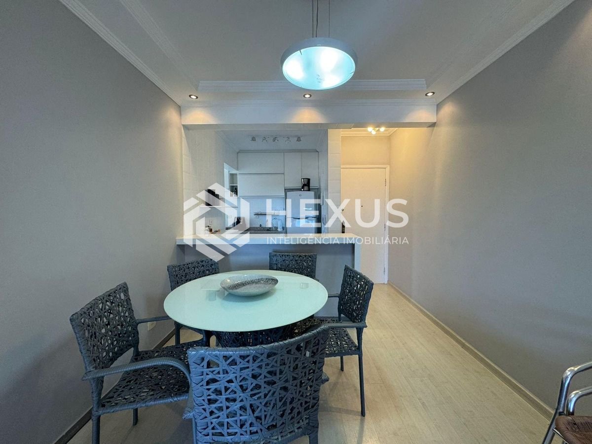 Foto 4 de Apartamento reformado com varanda gourmet na Praia da Enseada, Guaruja