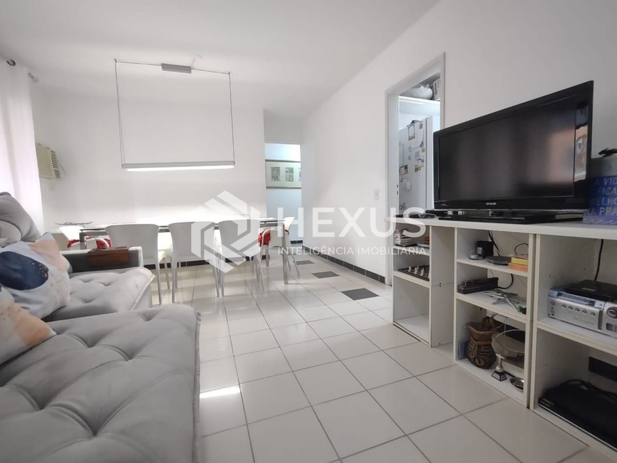 Foto 3 de Apartamento com varanda na região da Brunella na Praia da Enseada, Guaruja