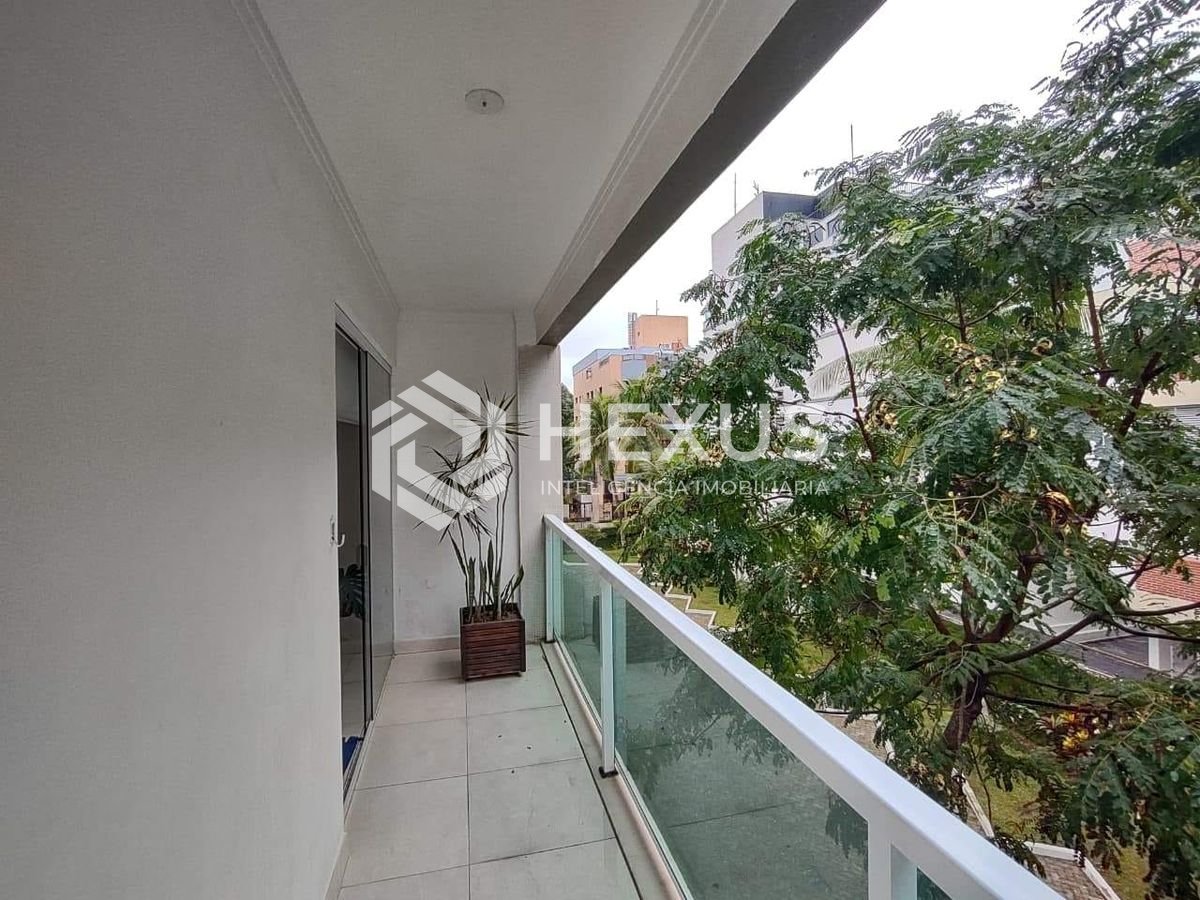 Foto 2 de Apartamento com varanda na região do Hotel Casa Grande na Praia da Enseada, Guaruja