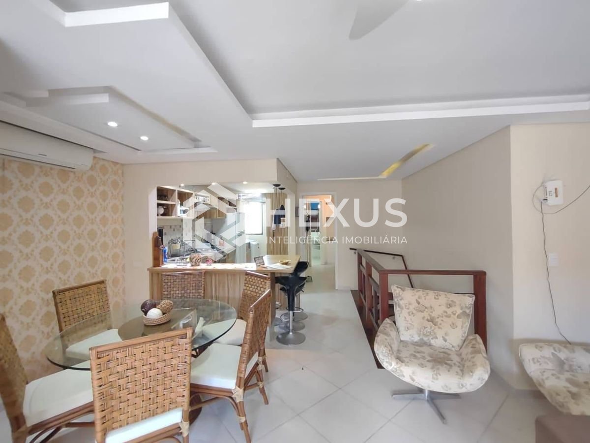Foto 3 de Apartamento duplex com varanda e lazer na Praia da Enseada, Guaruja