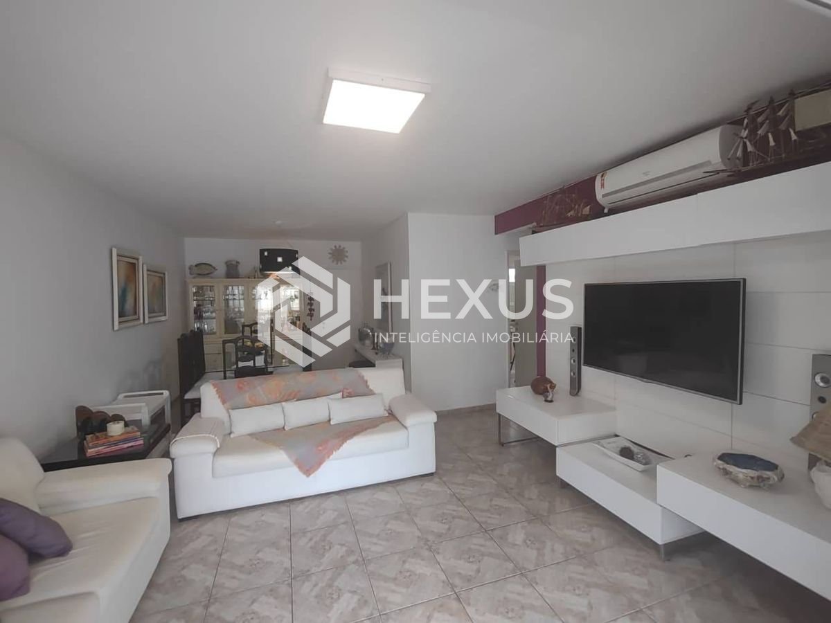 Foto 3 de Apartamento com varanda e lazer na Praia da Enseada, Guaruja