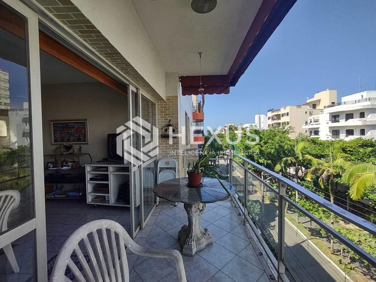 Foto 3 de Apartamento com varanda e lazer na Praia da Enseada, Guaruja