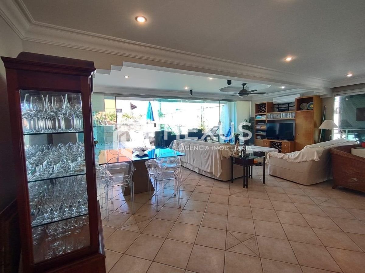 Foto 5 de Cobertura Penthouse com varanda e lazer na Praia da Enseada à venda, Guarujá-SP.
